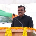 मुख्य सचिव ने सचिवालय में ध्वज फहराकर प्रदेशवासियों और सचिवालय परिवार को गणतंत्र दिवस की बधाई दी