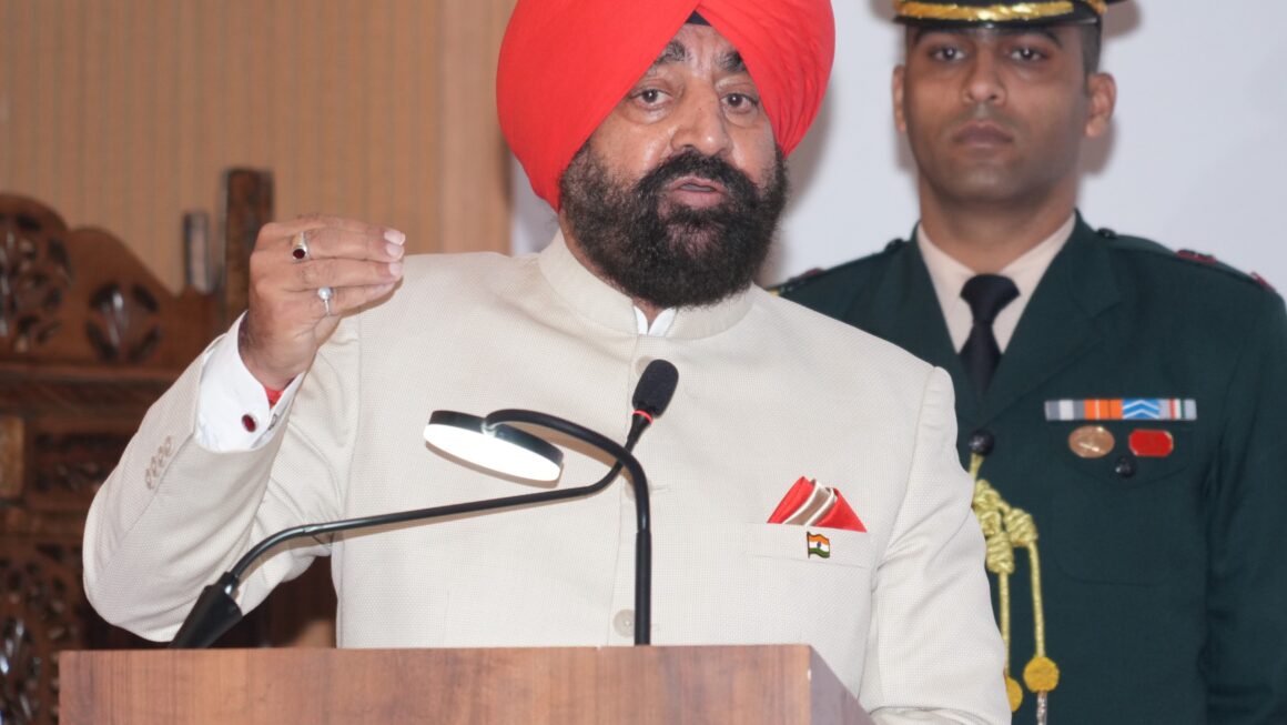 राज्यपाल ने हिमालयी सीमाओं की सुरक्षा के लिए सैन्य-नागरिक-समाज के समन्वित दृष्टिकोण पर दिया बल