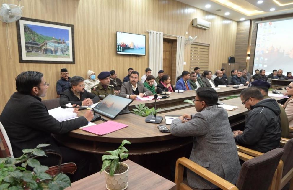 गणतंत्र दिवस की तैयारियों की समीक्षा बैठक, डीएम सविन बंसल ने दिए सख्त निर्देश