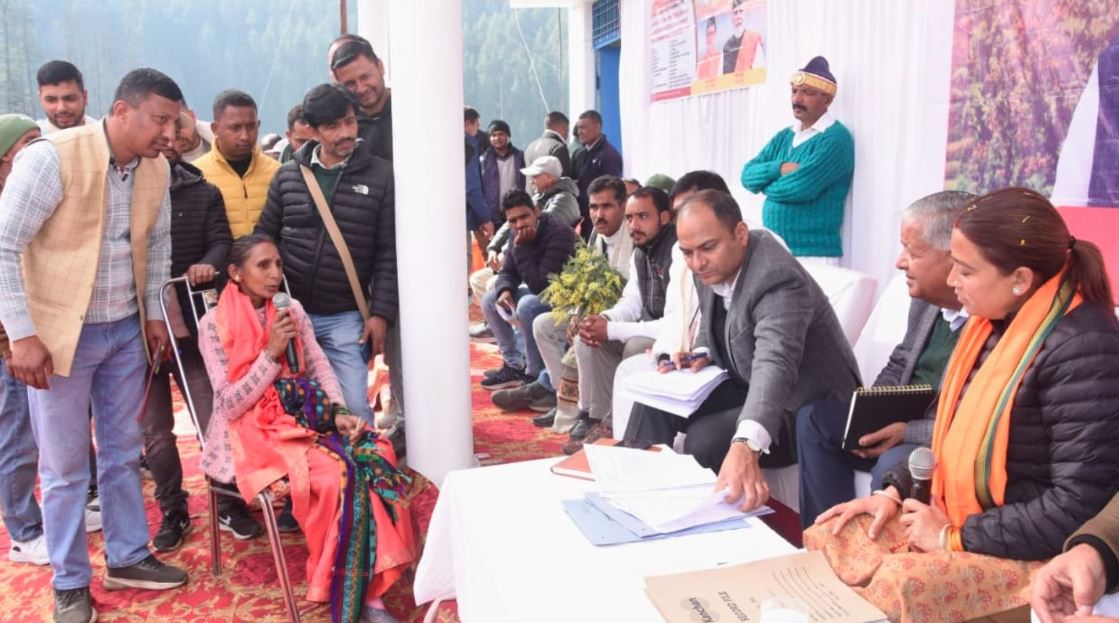 कैबिनेट मंत्री रेखा आर्या ने सुनी जन समस्याएं, किया समाधान