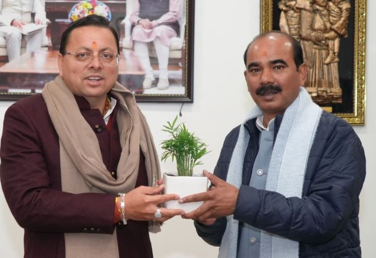 सीएम धामी से मिले केंद्रीय राज्य मंत्री अजय टम्टा