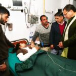 क्वानू-मीनस मोटर मार्ग दुर्घटना में घायल यात्रियों का हाल पूछने दून अस्पताल पहुंचे मुख्यमंत्री धामी, घायलों का हालचाल जाना, पारिवारिक जनों से बातचीत कर इलाज का पूरा भरोसा दिया
