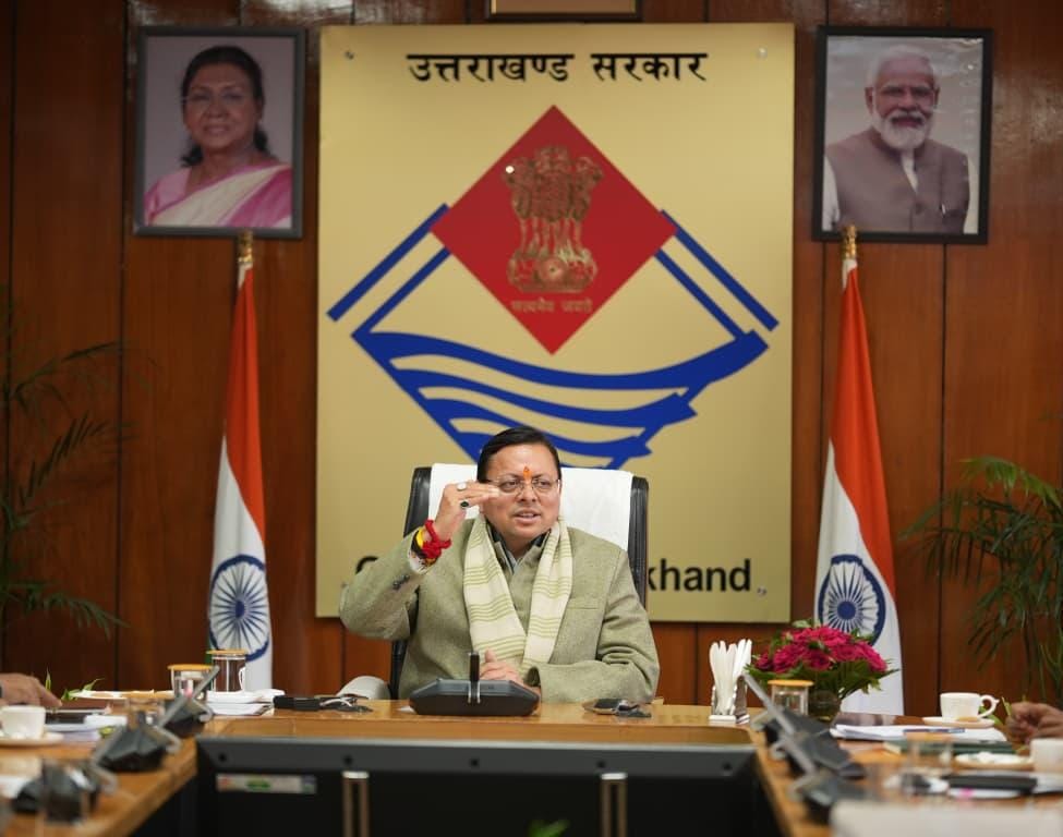 मुख्यमंत्री पुष्कर सिंह धामी ने की राज्य में प्रस्तावित एवं निर्माणाधीन रेल परियोजनाओं की समीक्षा