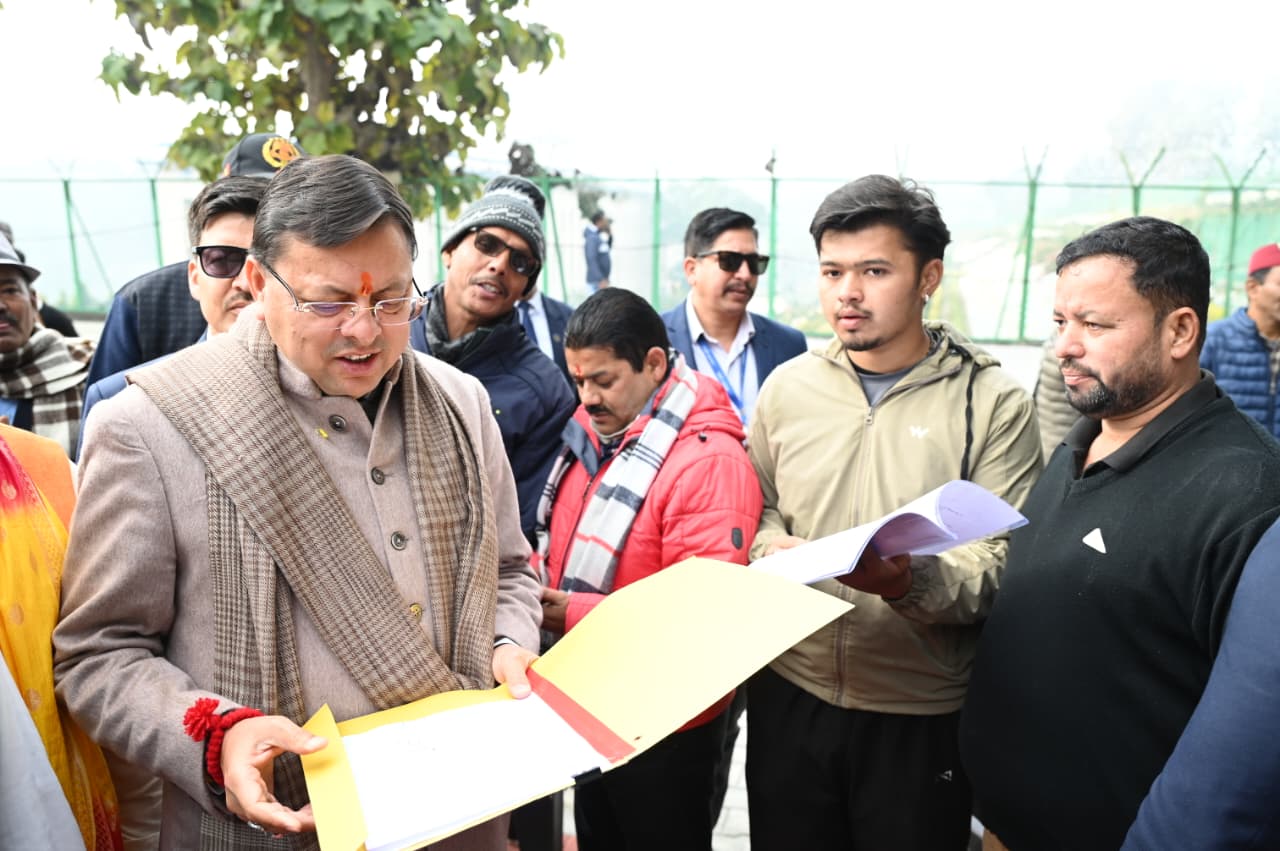 CM धामी ने खटीमा दौरे के दूसरे दिन जनप्रतिनिधियों से भेंट कर समस्याओं के समाधान के निर्देश दिए।