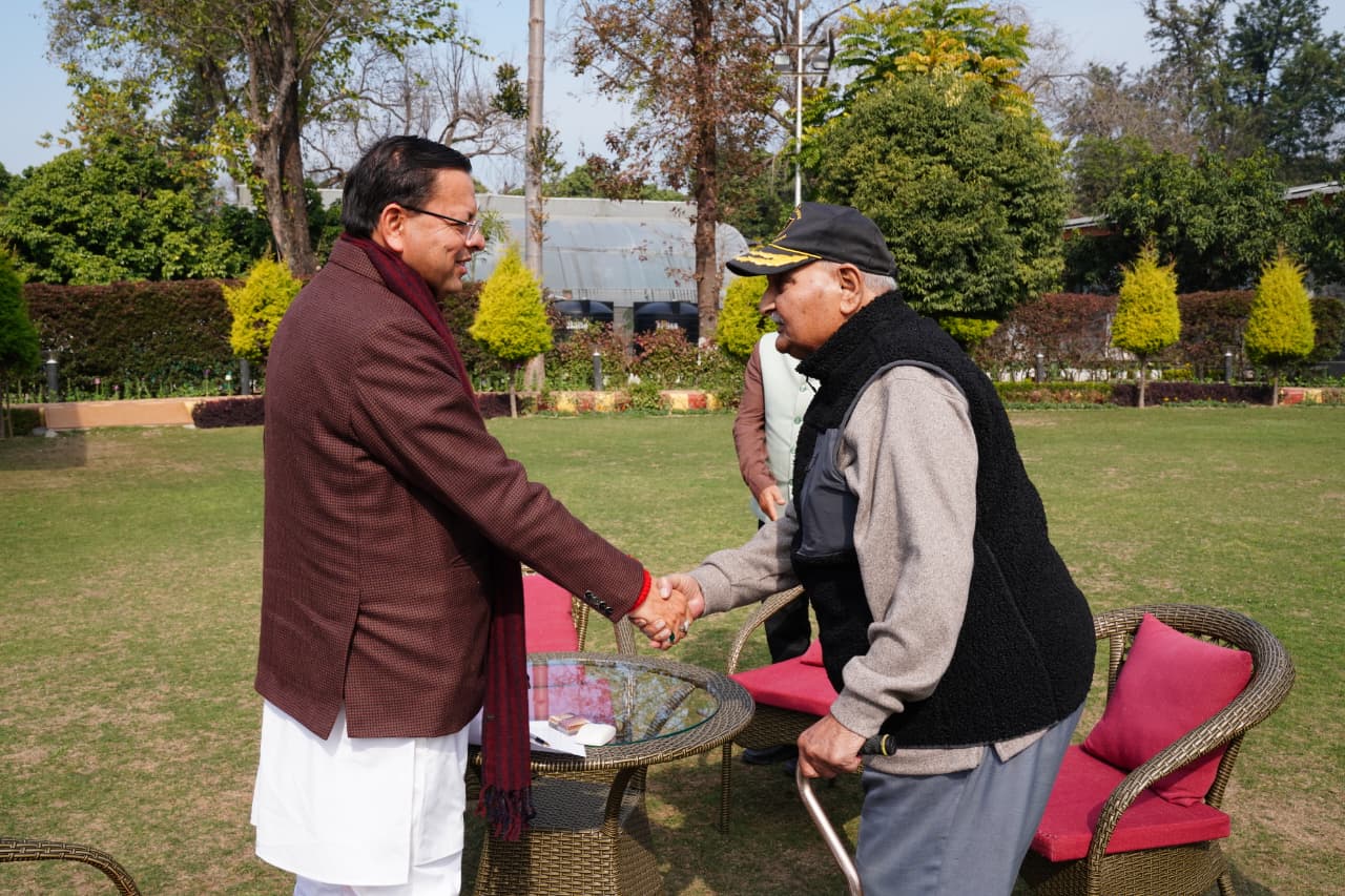 मानवता और संवेदना की मिसाल: सेवानिवृत्त ब्रिगेडियर ने मुख्यमंत्री राहत कोष में दिया 10 लाख का योगदान