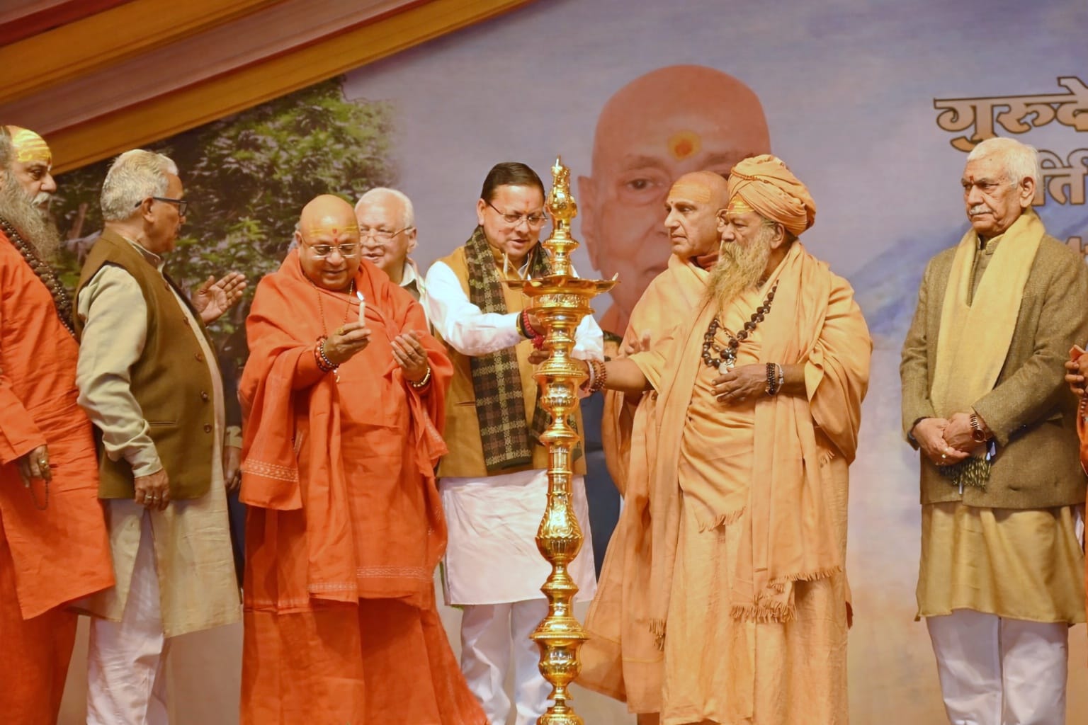 मुख्यमंत्री पुष्कर सिंह धामी ने हरिद्वार में ‘संत सम्मेलन’ में किया प्रतिभाग