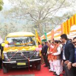 मुख्यमंत्री धामी ने सीएसआर मद से प्राप्त दो वाहनों को हरी झंडी दिखाकर किया रवाना।
