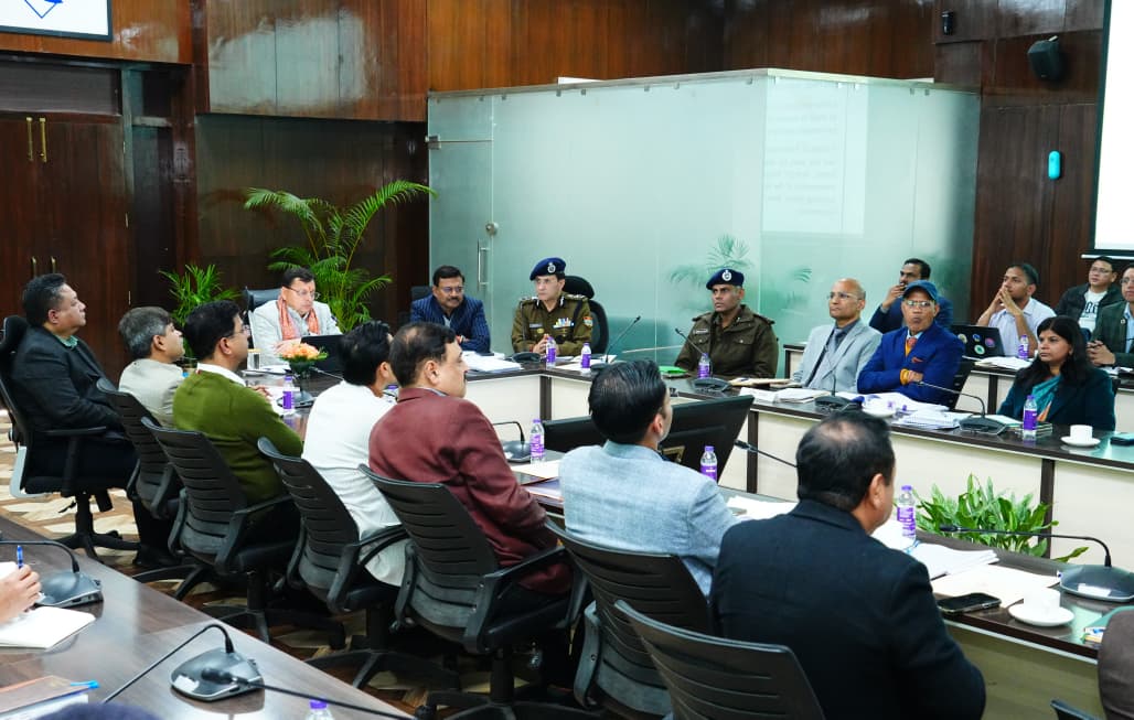 सीएम धामी के सख्त निर्देश कानून व्यवस्था से कोई समझौता नहीं, लैंड फ्रॉड पर बनेगा सख्त कानून, दोषियों को नहीं मिलेगी राहत