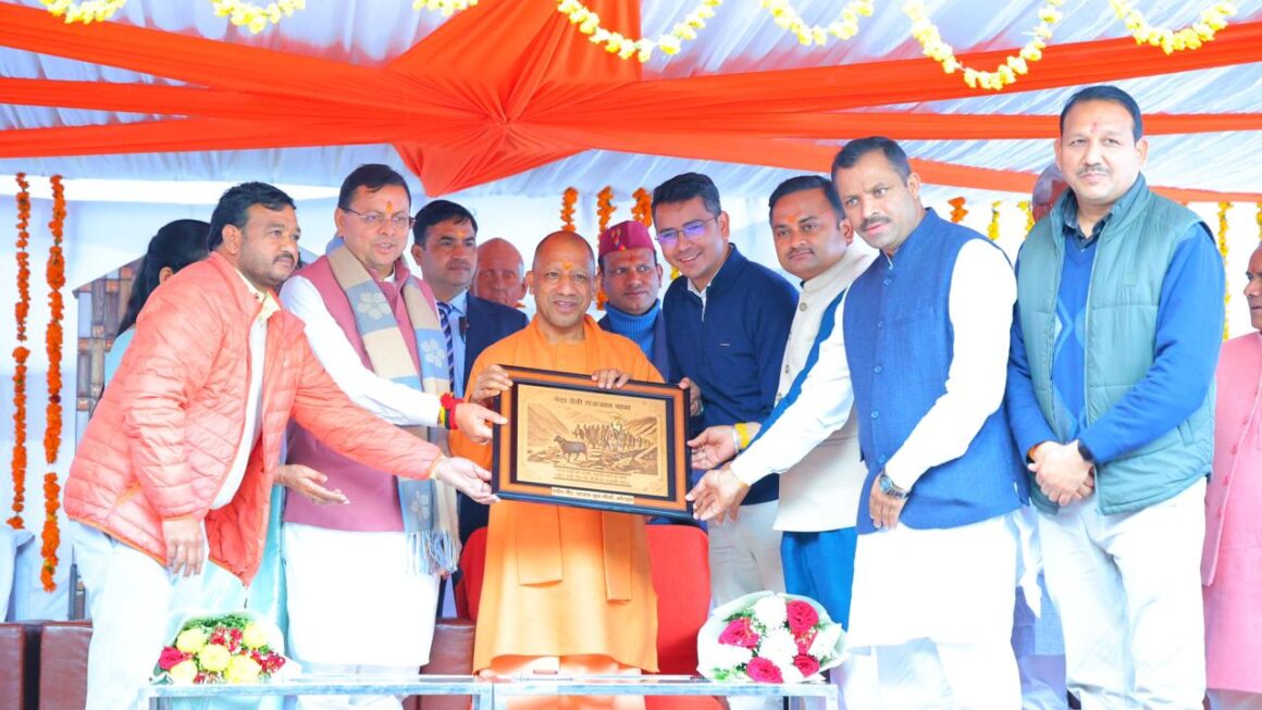 इंटर कॉलेज यमकेश्वर के नवनिर्मित दो मंजिला भवन के उद्घाटन के अवसर पर उत्तराखंड के मुख्यमंत्री पुष्कर सिंह धामी एवं उत्तर प्रदेश के मुख्यमंत्री योगी आदित्यनाथ यमकेश्वर पहुंचे।