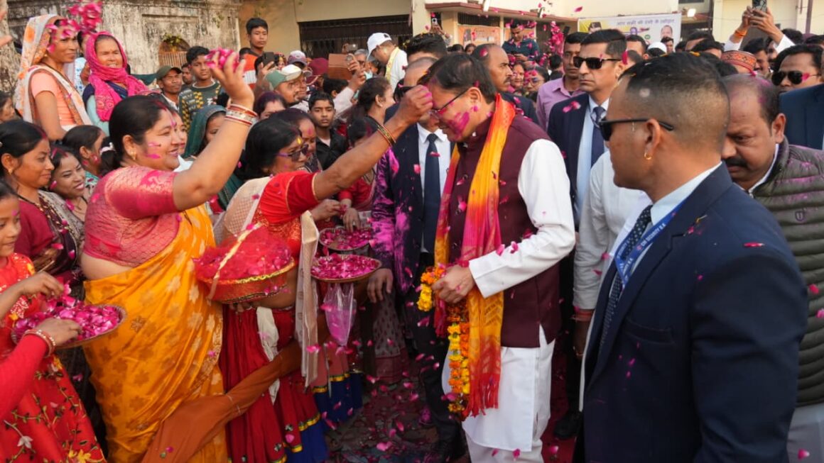 खटीमा होली मिलन समारोह में उमड़ा जनसैलाब, मुख्यमंत्री धामी ने जनसमुदाय संग साझा की उत्सव की खुशियां