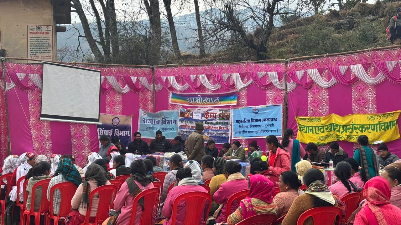 मुख्यमंत्री धामी की गुड गवर्नेंस से गांव-गांव पहुँची सरकार, 5.55 सौ से अधिक कैंपों में 4.36 लाख लोगों को मिला सीधा लाभ