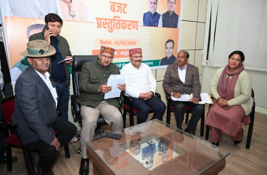 सैनिक कल्याण मंत्री गणेश जोशी से पूर्व सैनिकों ने की मुलाकात