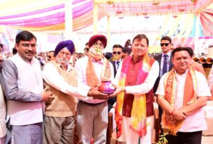 काशीपुर रंगोत्सव होली मिलन समारोह में शामिल हुए मुख्यमंत्री पुष्कर सिंह धामी।