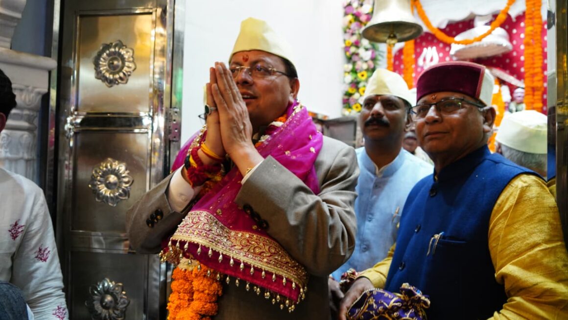 चैत्र नवरात्र के पावन अवसर पर मुख्यमंत्री पुष्कर सिंह धामी ने माँ कालिका मंदिर में की पूजा-अर्चना