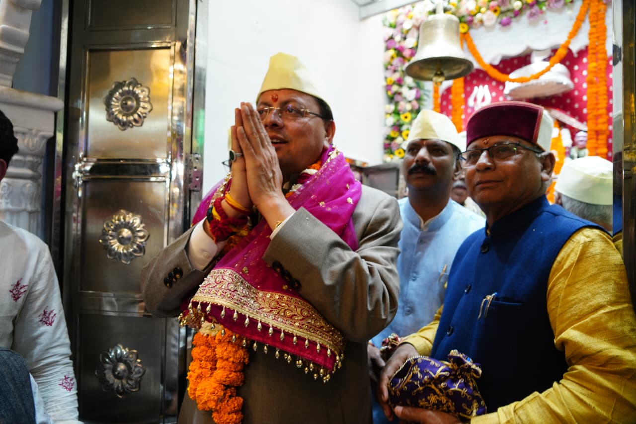 चैत्र नवरात्र के पावन अवसर पर मुख्यमंत्री पुष्कर सिंह धामी ने माँ कालिका मंदिर में की पूजा-अर्चना