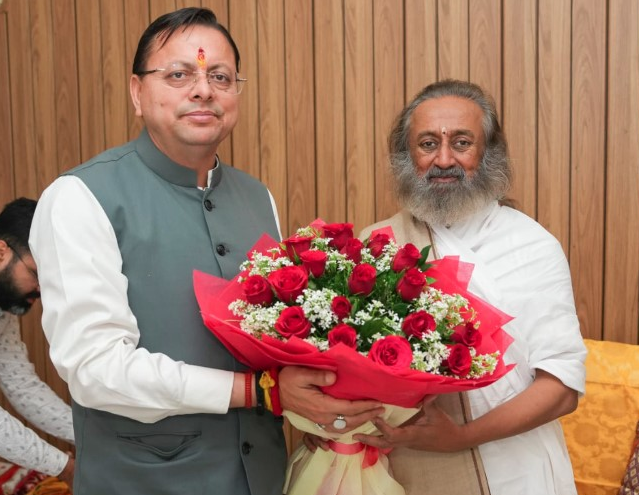 मुख्यमंत्री धामी ने श्री श्री रविशंकर से की शिष्टाचार भेंट