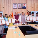 मुख्यमंत्री धामी ने कृषि एवं कृषक कल्याण विभाग के अंतर्गत मानचित्रक के पद पर चयनित 12 अभ्यर्थियों को नियुक्ति पत्र प्रदान किए।