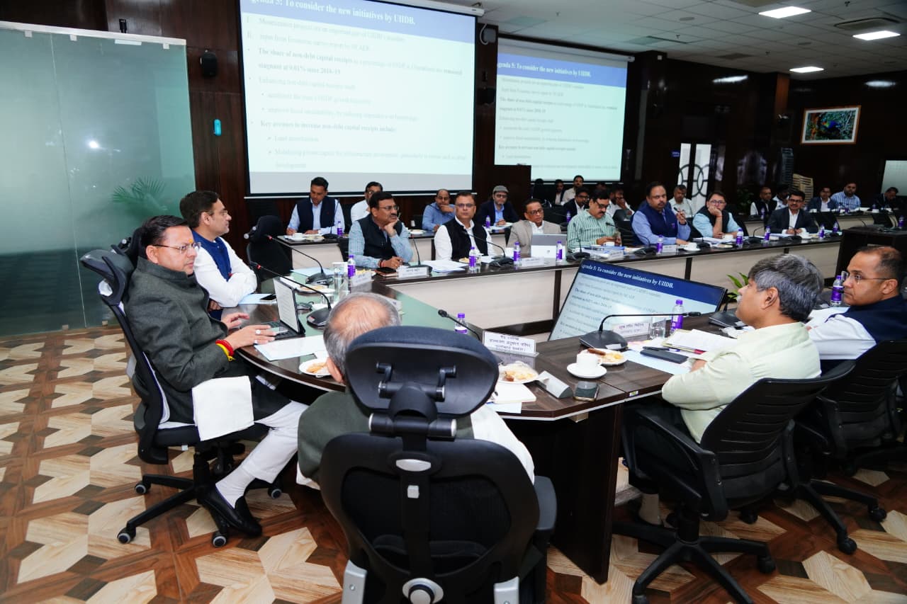 मुख्यमंत्री धामी ने की राज्य की महत्त्वपूर्ण अवसंरचनात्मक परियोजनाओं की प्रगति की समीक्षा