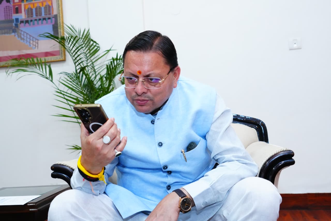 सीएम धामी ने बोर्ड परीक्षा में उत्कृष्ट प्रदर्शन करने वाले विद्यार्थियों से फोन पर बात कर बधाई दी।