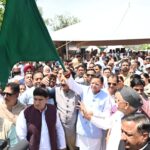 मुख्यमंत्री पुष्कर सिंह धामी ने ऋषिकेश से चार धाम जाने वाली बसों को हरी झंडी दिखाकर किया रवाना