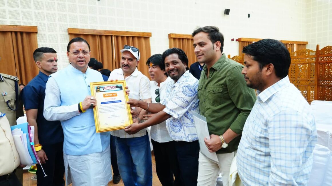 मुख्यमंत्री पुष्कर सिंह धामी ने मुख्य सेवक सदन में  प्रदेशभर से आए नागरिकों की समस्याएं सुनीं।