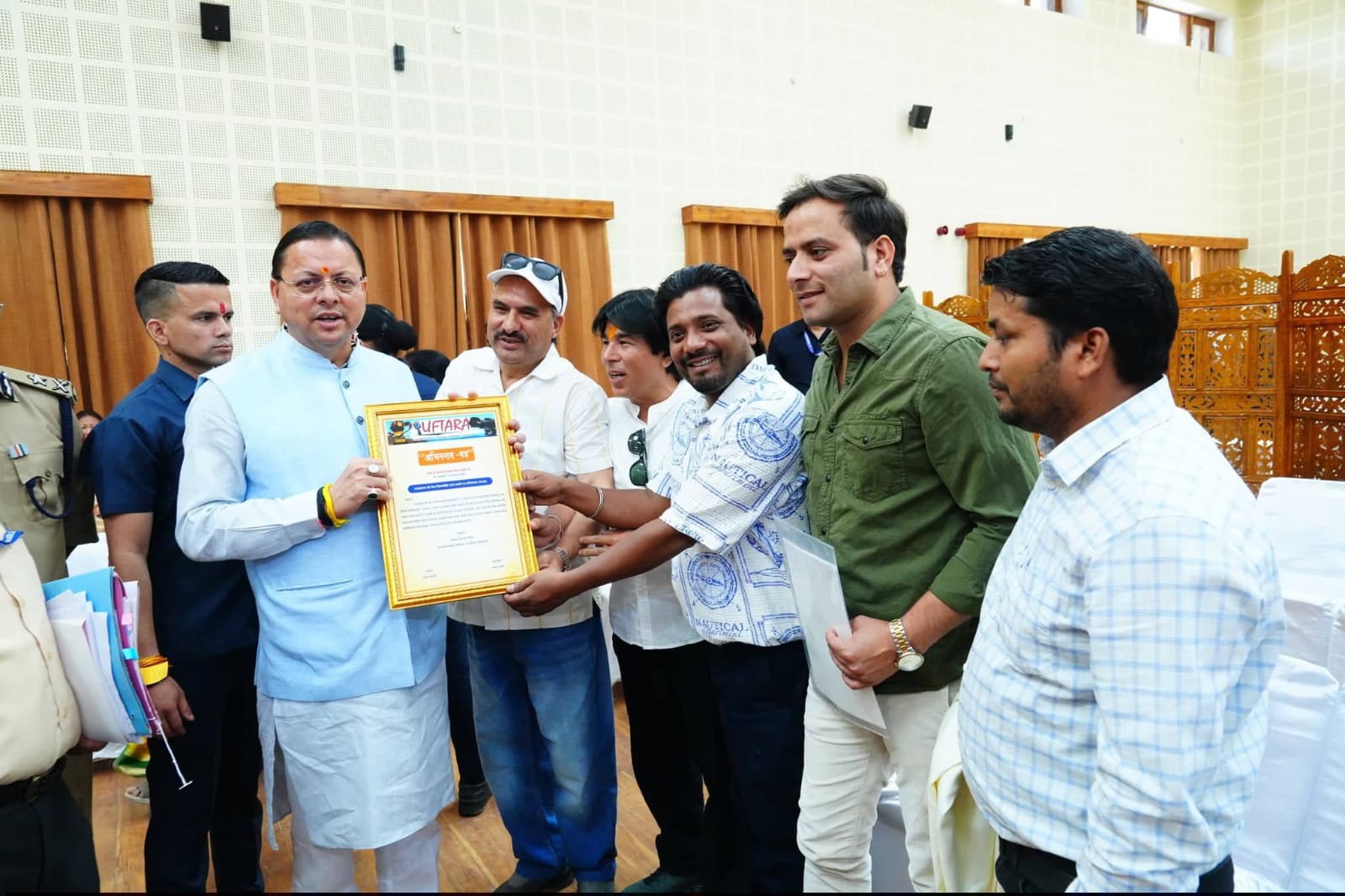 मुख्यमंत्री पुष्कर सिंह धामी ने मुख्य सेवक सदन में  प्रदेशभर से आए नागरिकों की समस्याएं सुनीं।