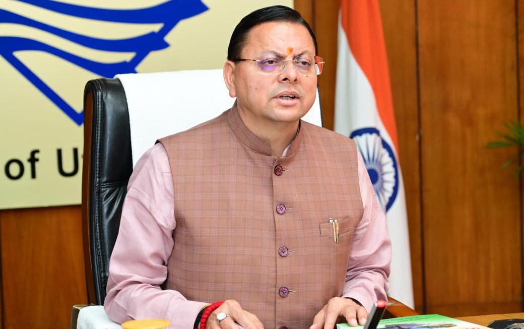 मुख्यमंत्री पुष्कर सिंह धामी ने लोक निर्माण विभाग की मास्टर प्लान पुस्तिका का किया विमोचन