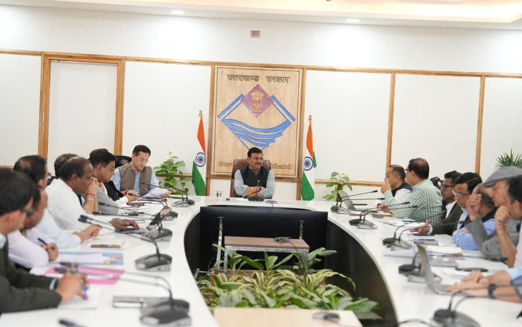 मुख्य सचिव ने ली चारधाम यात्रा की तैयारियों को लेकर बैठक