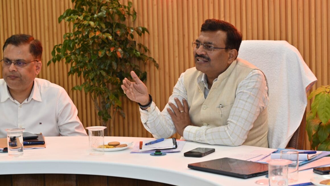 मुख्य सचिव आनंद बर्द्धन ने की कुंभ मेला-2027 की तैयारियों की समीक्षा