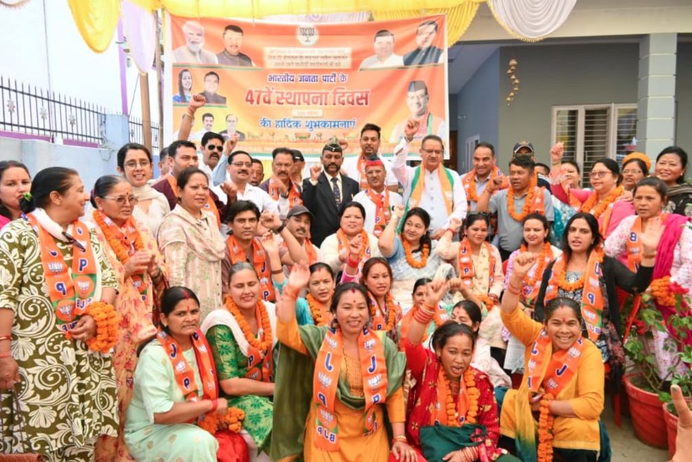 भाजपा के 47वें स्थापना दिवस पर तीन दर्जन से अधिक लोगों ने ग्रहण की पार्टी की सदस्यता