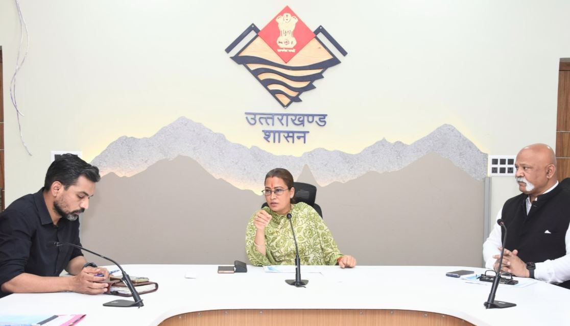 मंत्री से वार्ता के बाद धरना खत्म करने पर राजी हुए पीआरडी स्वयं सेवक