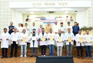 मुख्यमंत्री पुष्कर सिंह धामी ने 307 नव नियुक्त अभ्यर्थियों को सौंपे नियुक्ति पत्र