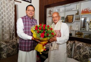 मुख्यमंत्री धामी ने भगत सिंह कोश्यारी को पद्म भूषण मिलने पर दी बधाई।