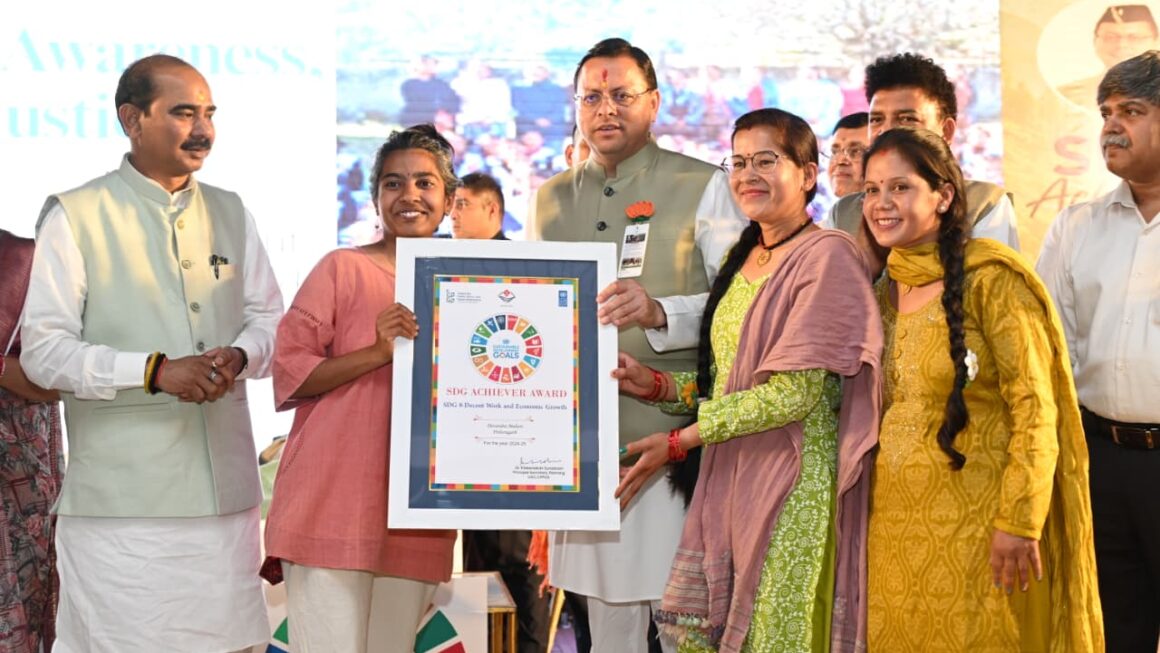 एसडीजी एचीवर्स अवार्ड समारोह में मुख्यमंत्री पुष्कर सिंह धामी शामिल हुए।