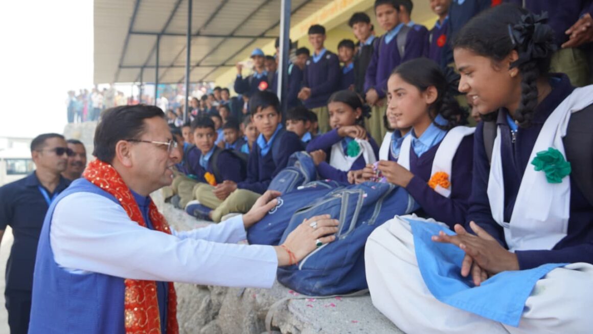 मुख्यमंत्री पुष्कर सिंह धामी ने देवीधुरा में छात्र-छात्राओं से किया संवाद, उज्ज्वल भविष्य की दी शुभकामनाएं