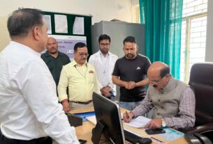 स्वास्थ्य मंत्री सुबोध उनियाल ने किया गरमपानी सामुदायिक स्वास्थ्य केंद्र का औचक निरीक्षण