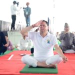 मुख्यमंत्री पुष्कर सिंह धामी ने बनबसा में किया सामूहिक योगाभ्यास, योग को दैनिक जीवन का हिस्सा बनाने का किया आह्वान