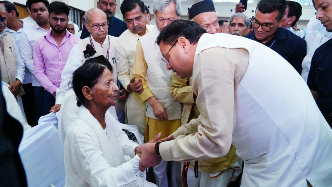 गढ़ी कैंट में आयोजित श्रद्धांजलि सभा में सीएम धामी ने खण्डूड़ी जी को याद किया।