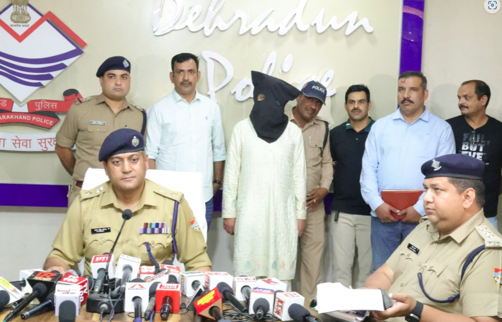 अनिष्ट होने का भय दिखाकर पूजा पाठ के नाम पर आभूषण ठगने वाला ठग बाबा आया दून पुलिस की गिरफ्त में
