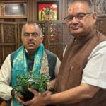 भाजपा के राष्ट्रीय महामंत्री तरुण चुघ से मिले कैबिनेट मंत्री गणेश जोशी