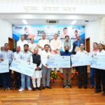 उत्तराखण्ड स्वच्छ गतिशीलता परिवर्तन नीति-के तहत 06 लाभार्थियों को सब्सिडी चेक किए प्रदान
