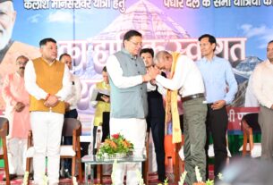 टनकपुर से कैलाश मानसरोवर यात्रा के प्रथम दल को मुख्यमंत्री पुष्कर सिंह धामी ने हरी झंडी दिखाकर किया रवाना