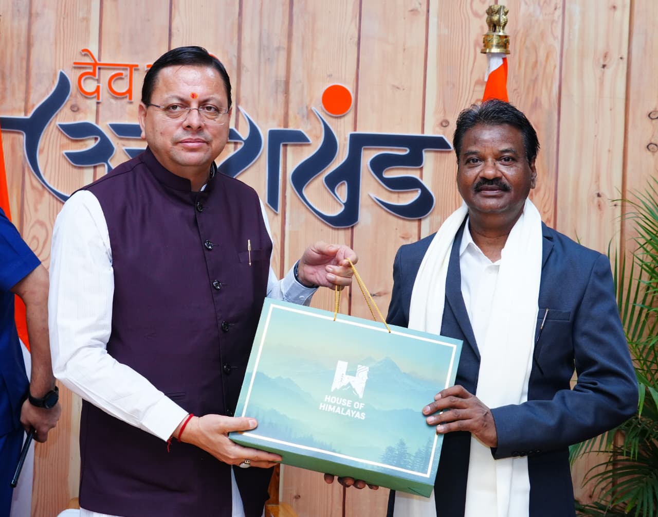 मुख्यमंत्री पुष्कर सिंह धामी से छत्तीसगढ़ से आए पत्रकारों के प्रतिनिधिमंडल ने की शिष्टाचार भेंट