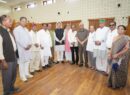 मुख्यमंत्री पुष्कर सिंह धामी से पूर्व विधायकों ने की शिष्टाचार भेंट, सर्वाधिक कार्यकाल के लिए दी बधाई