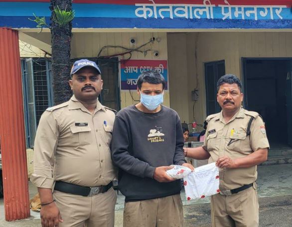 एटीएम तोड़कर चोरी की कोशिश नाकाम, आरोपी रंगे हाथ गिरफ्तार