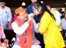 देवीधुरा में 8 मिनट तक चली ऐतिहासिक बग्वाल, फलों-फूलों की बरसात के बीच गूंजे मां वाराही के जयकारे