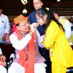 देवीधुरा में 8 मिनट तक चली ऐतिहासिक बग्वाल, फलों-फूलों की बरसात के बीच गूंजे मां वाराही के जयकारे