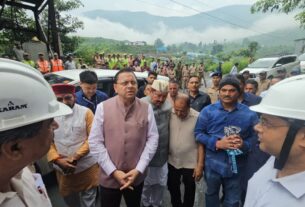 बेहद खराब मौसम के बीच भी पीपलकोटी पहुंचे मुख्यमंत्री धामी
