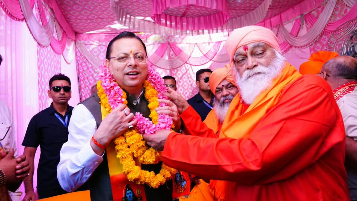 टपकेश्वर महादेव की भव्य शोभायात्रा में शामिल हुए मुख्यमंत्री पुष्कर सिंह धामी