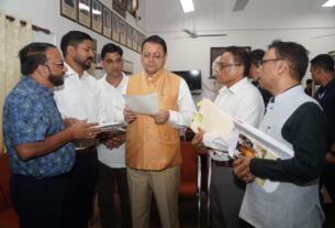 मुख्यमंत्री पुष्कर सिंह धामी से विभिन्न कर्मचारी संगठनों के प्रतिनिधिमंडलों ने की भेंट,